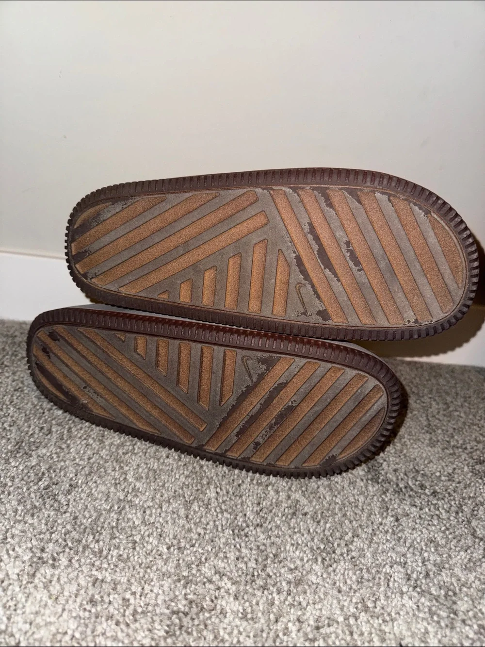 Nike size M10 Slip-On Sandals light grey